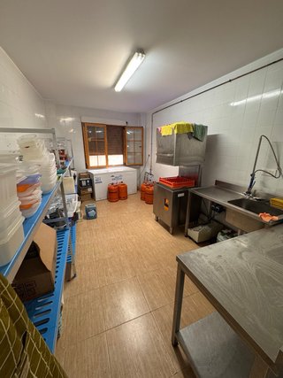 SE TRASPASA RESTAURANTE EN FUNCIONAMIENTO