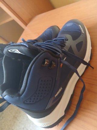 Botas de montaña Paredes azules y blancas