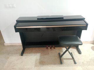 Piano Digital Negro con Banqueta