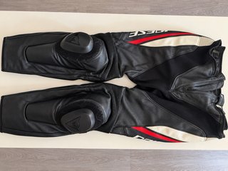 Mono Dainese Talla 52 Negro/Blanco/Rojo