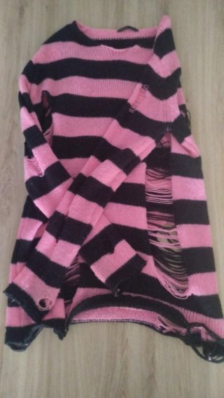 Jersey rayas negro y rosa desgarrado