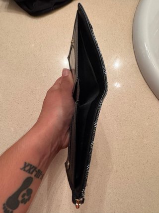 Cartera de hombre negra y plateada