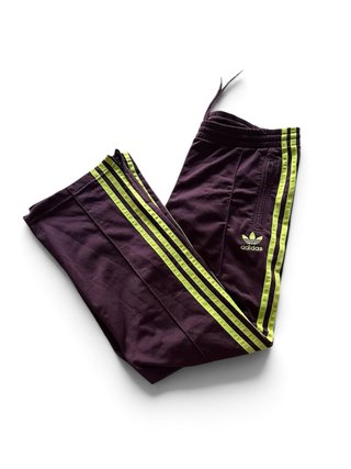 Pantalón Adidas morado rayas verde