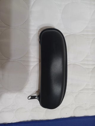 Estuche de gafas Vogue negro y beige