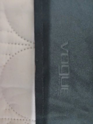 Estuche de gafas Vogue negro y beige