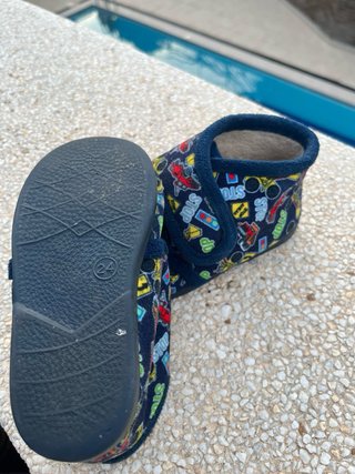 Zapatillas niño T24 coches y señales