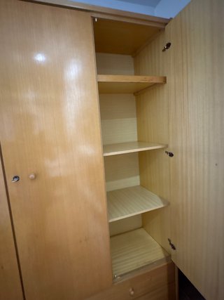Armario de madera 3 puertas y 4 cajones