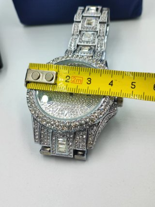 Elegante reloj mujer con diamantes