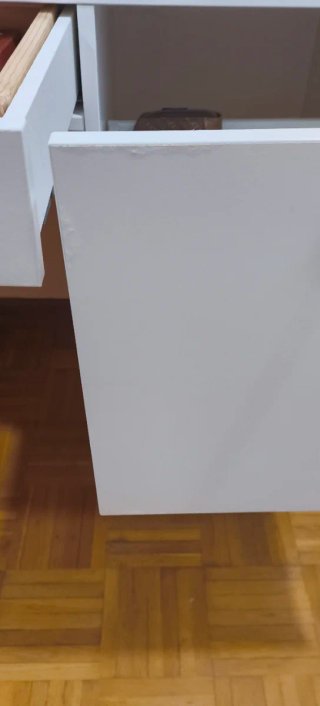 Escritorio blanco con cajón y puerta