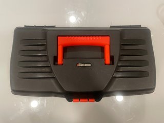 Caja herramientas Black&Decker con organizador