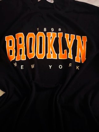 Camiseta Brooklyn Oversize Estilo Universitario