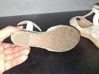 Sandalias cuña beige y blanco