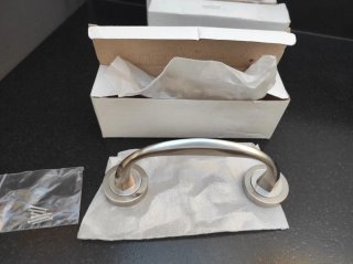 Tirador curvo inox con rosetas redondas (Todo 3€)