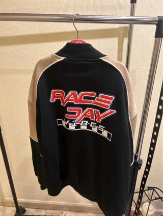 Chaqueta Bershka estilo racing