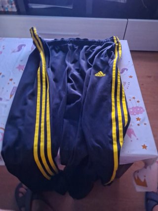 Pantalón de chándal Adidas negro y amarillo