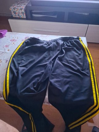 Pantalón de chándal Adidas negro y amarillo