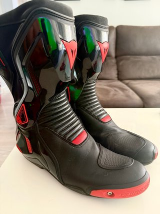 Botas de Moto Dainese Negras y Rojas