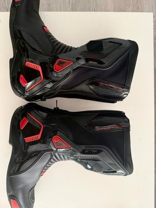 Botas de Moto Dainese Negras y Rojas