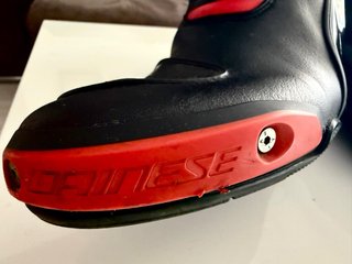 Botas de Moto Dainese Negras y Rojas