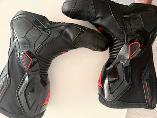 Botas de Moto Dainese Negras y Rojas