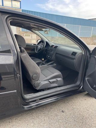 Volkswagen Golf V 1.9 TDI 105cv - Pegatina B