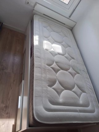 Cama infantil con cajones y armario