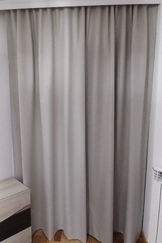 Cortina opaca acústica ignífuga gris