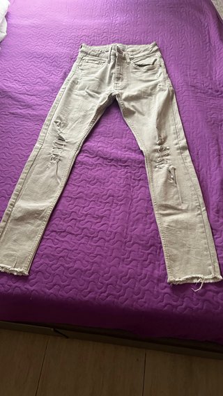 Pantalón vaquero Bershka Beige Desgastado. Skinny