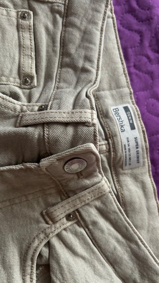Pantalón vaquero Bershka Beige Desgastado. Skinny