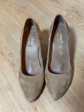 Zapatos de tacón miMao beige ante