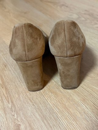 Zapatos de tacón miMao beige ante