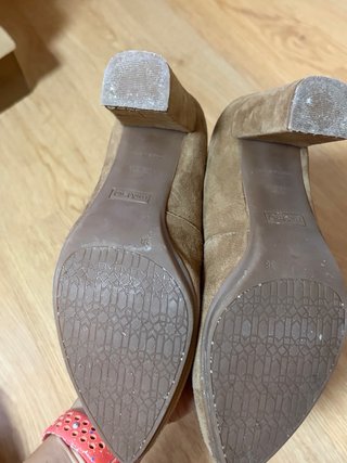 Zapatos de tacón miMao beige ante