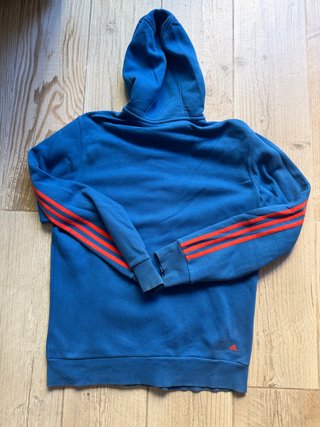 Chaqueta Adidas con capucha azul y roja