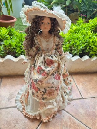 Vecchie bambole di porcellana alte 60 cm