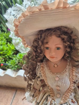 Vecchie bambole di porcellana alte 60 cm
