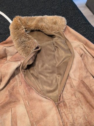 Chaqueta de ante con cuello de pelo