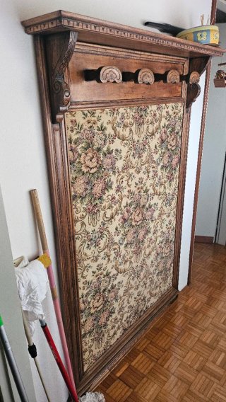 Mobile attaccapanni vintage in legno e tessuto