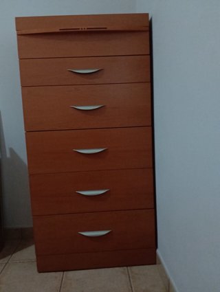 Mesas de noche y cajonera de roble