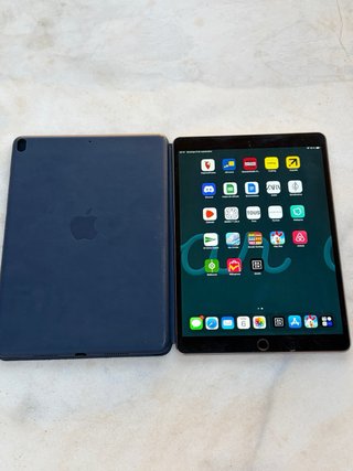 iPad Pro 10,5” 64 GB + funda Apple