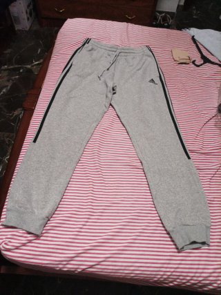 Pantalón chándal Adidas gris,Nuevo sin usar
