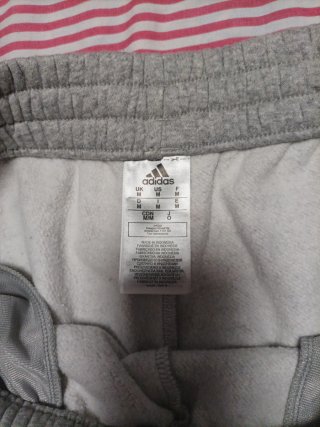 Pantalón chándal Adidas gris,Nuevo sin usar
