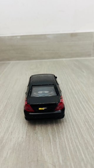 Coche de juguete negro para coleccionar