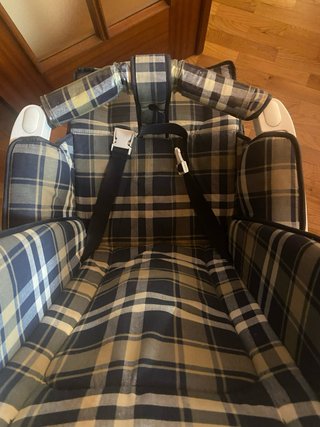 Carrito de bebé a cuadros