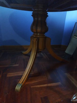 Mesa redonda 110cm y 4 sillas comedor de madera.