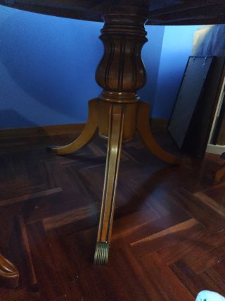 Mesa redonda 110cm y 4 sillas comedor de madera.