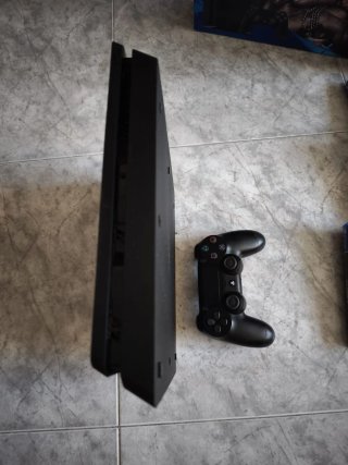PS4 Slim 1TB + 9 juegos