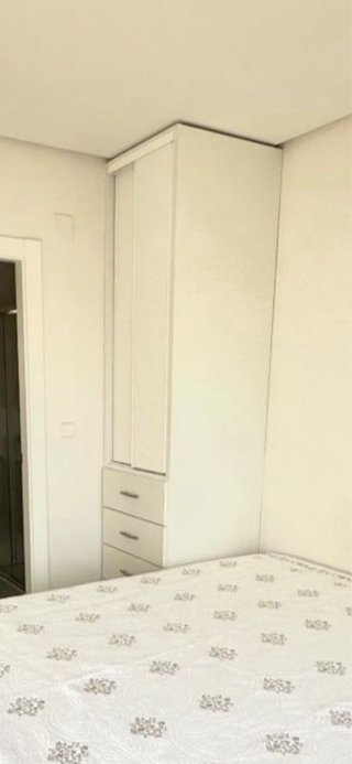 Armario blanco de madera