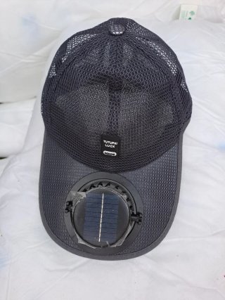 Gorra con ventilador solar