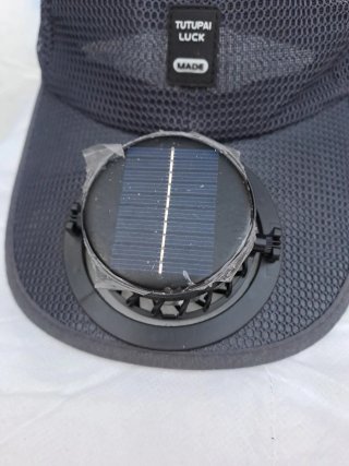 Gorra con ventilador solar