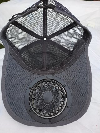 Gorra con ventilador solar